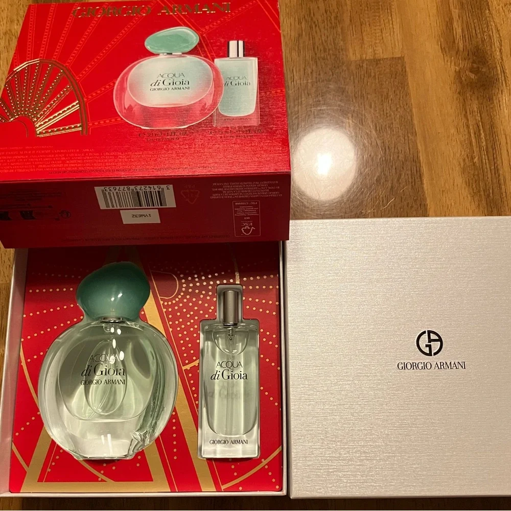 Giorgio Armani Acqua di Gioia Gift Set - Red & Mint - Picture 3 of 6